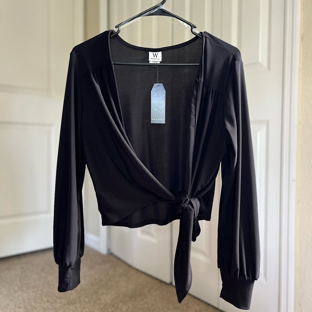 Wrapper | black long sleeve blouse NEW 
black
length 17”
Width 18”
Sleeves 22”